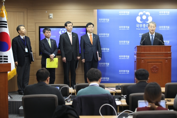 4대강 사업 검증 실시 발표를 하고 있는 임종룡 국무총리실장 - 포토이미지